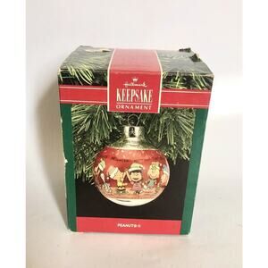 Vintage 1990 Hallmark Keepsake Peanuts Glass ornament Snoopy w/box
